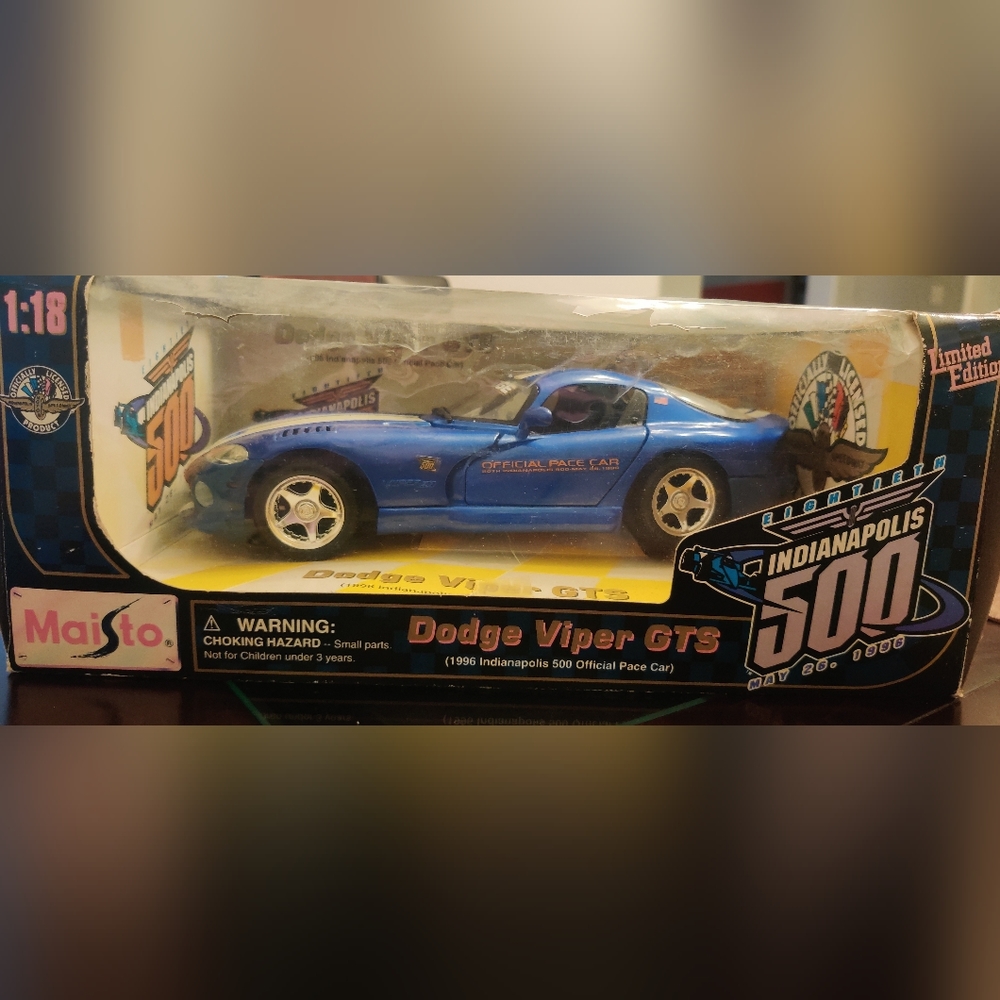 Maisto 1996 Dodge Viper GTS